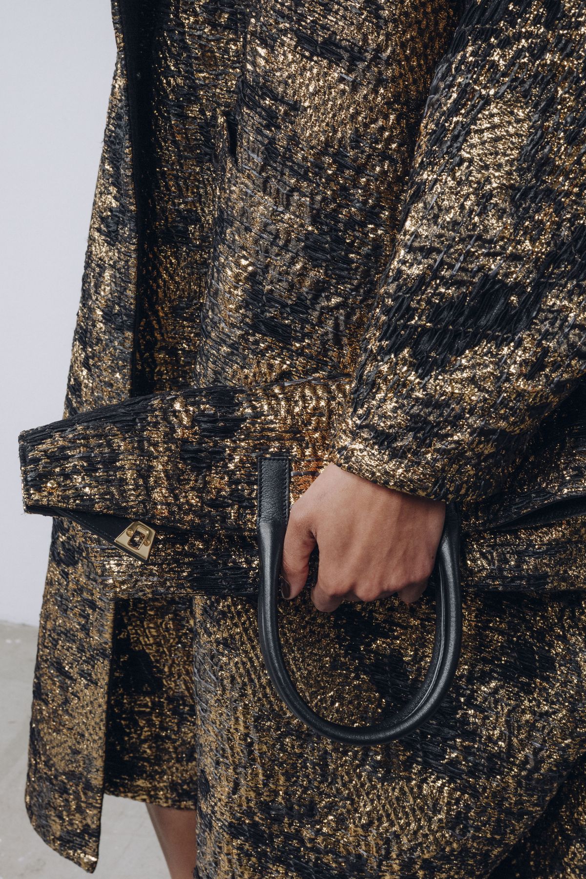 아크리스 26F/W 컬렉션 캠페인 백 디테일