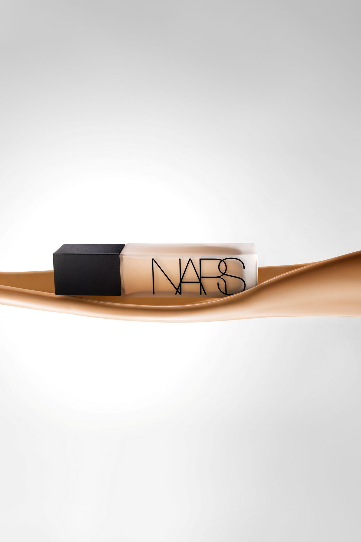 나스 내츄럴 매트 롱웨어 파운데이션 30ml, 8만2천원대.