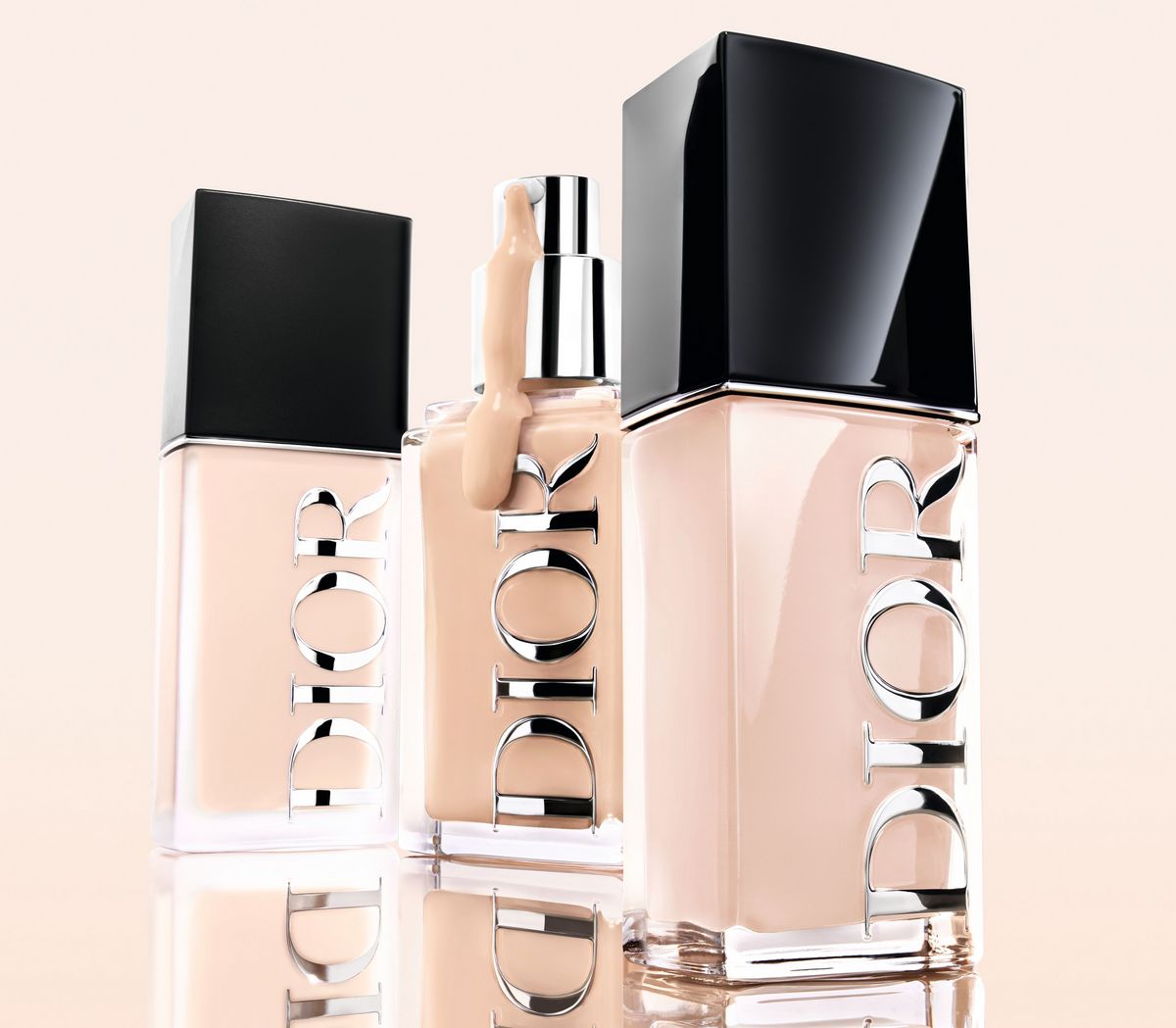 디올 뷰티 NEW 디올 포에버 스킨 글로우 & 스킨 웨어 파운데이션 30ml, 9만8천원대.