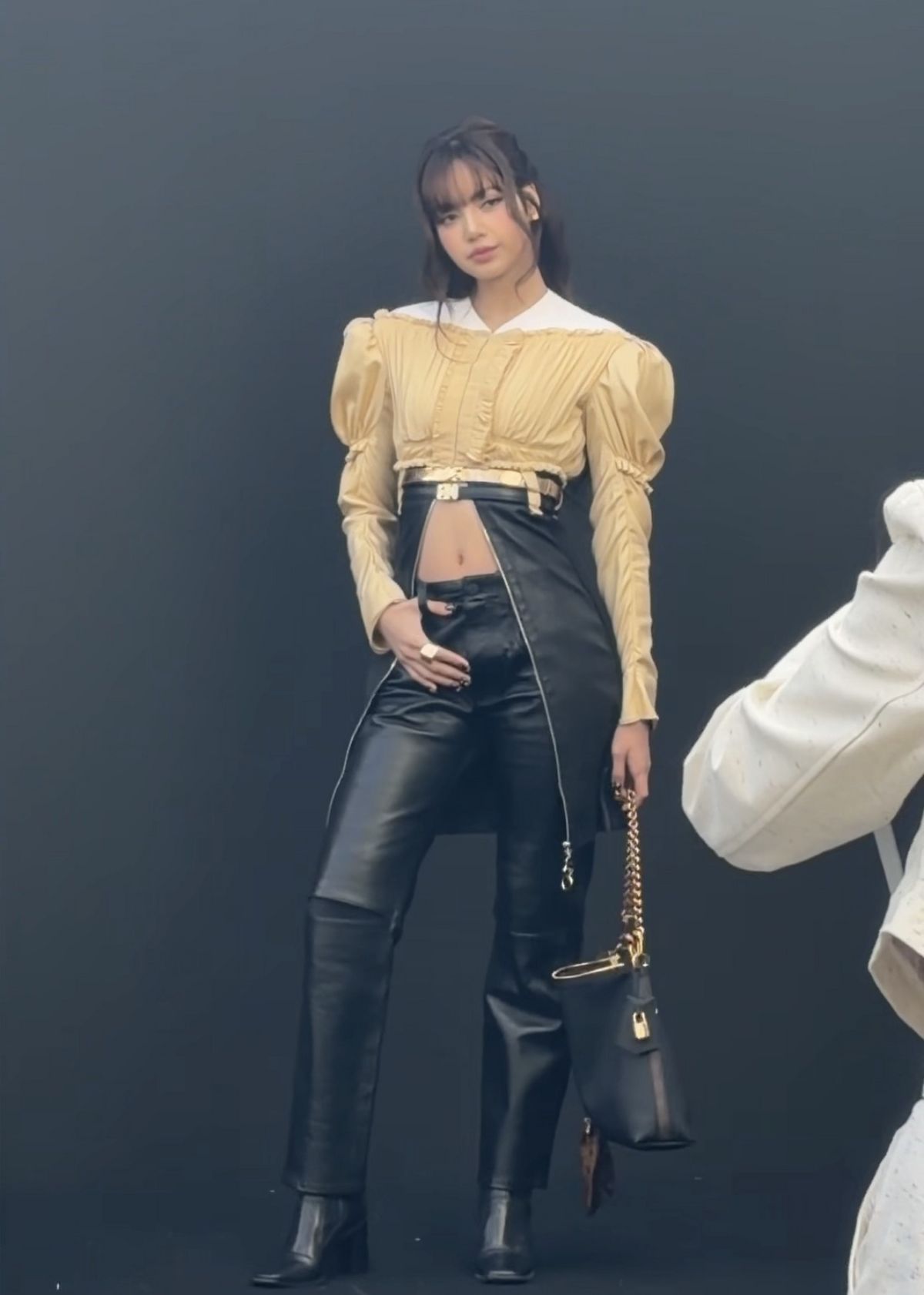 루이 비통 쇼에 참석한 블랙핑크 리사