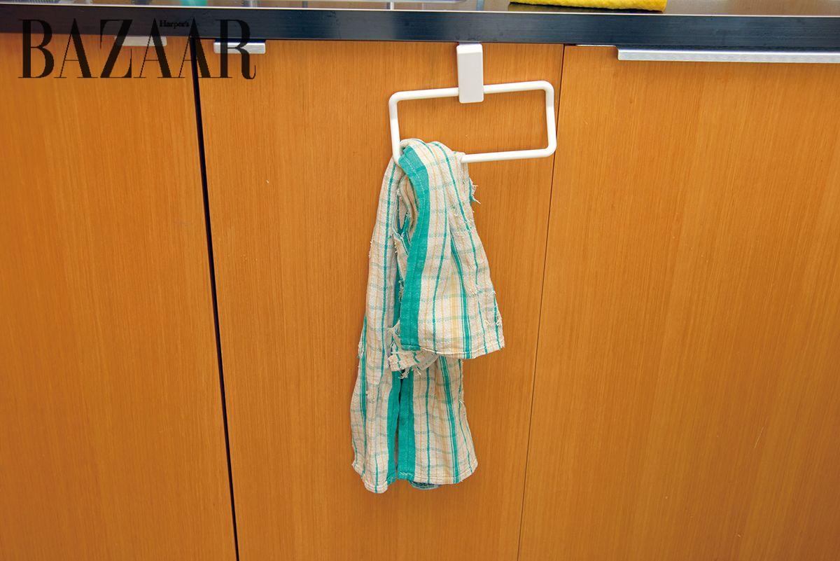 눈 닿는 거의 모든 곳이 브라운과 블랙 컬러인 존스몰로스터리에서 가장 컬러풀한 도구. 