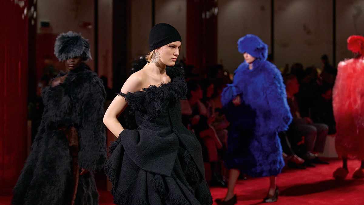 보테가 베네타 2026 겨울 쇼의 피날레 장면.