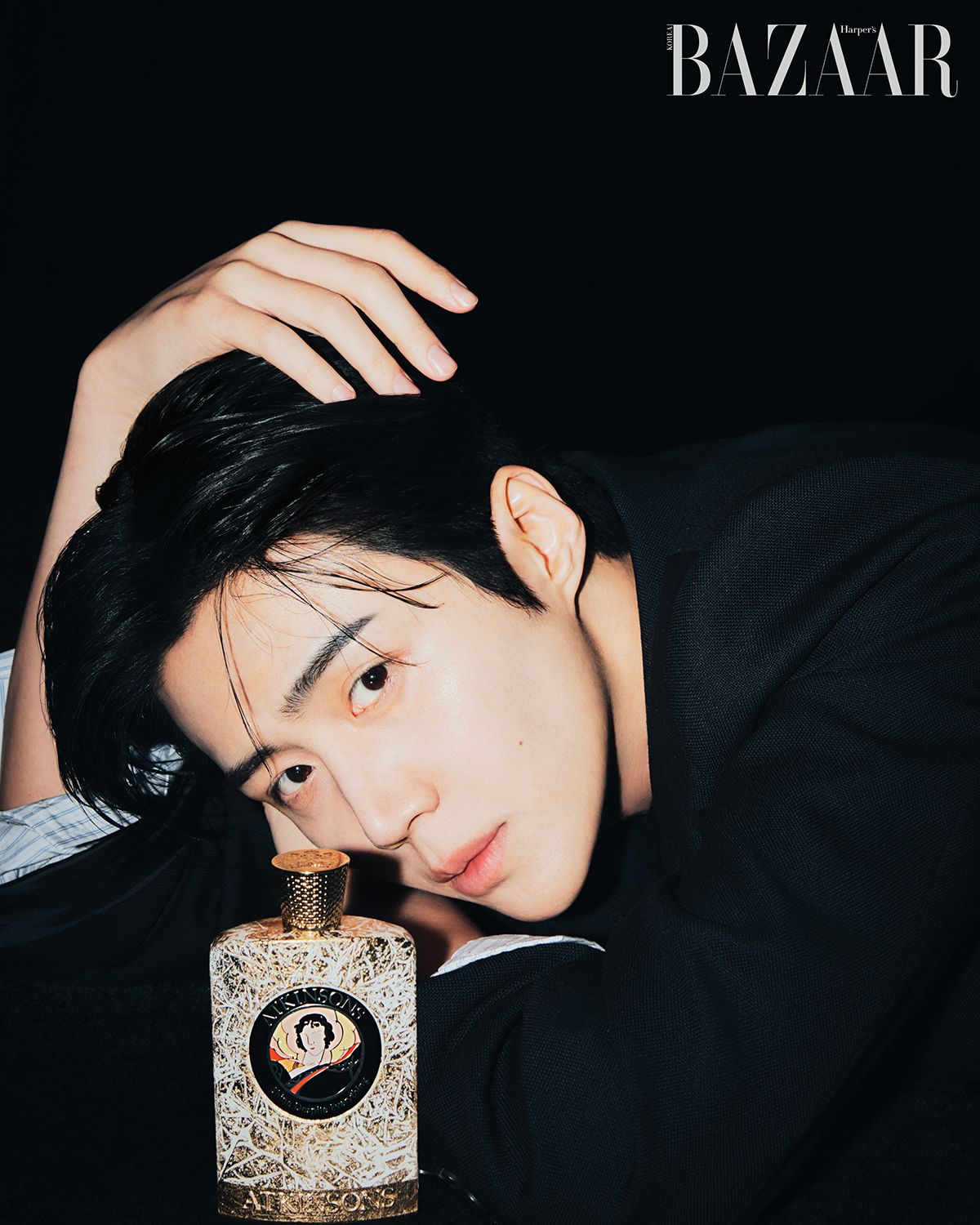 김선호가 입은 재킷은 Carry Over. 셔츠는 Havor.