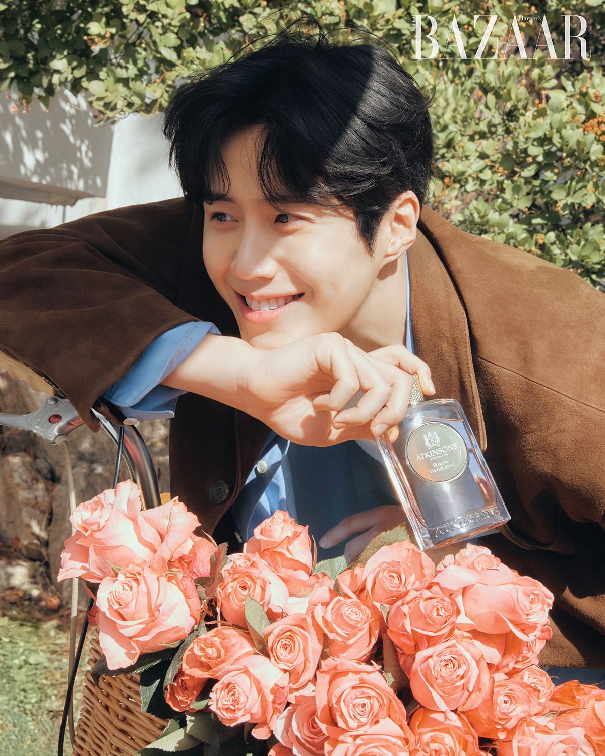 김선호가 입은 재킷은 Stu. 셔츠, 탱크톱은 스타일리스트 소장품. 