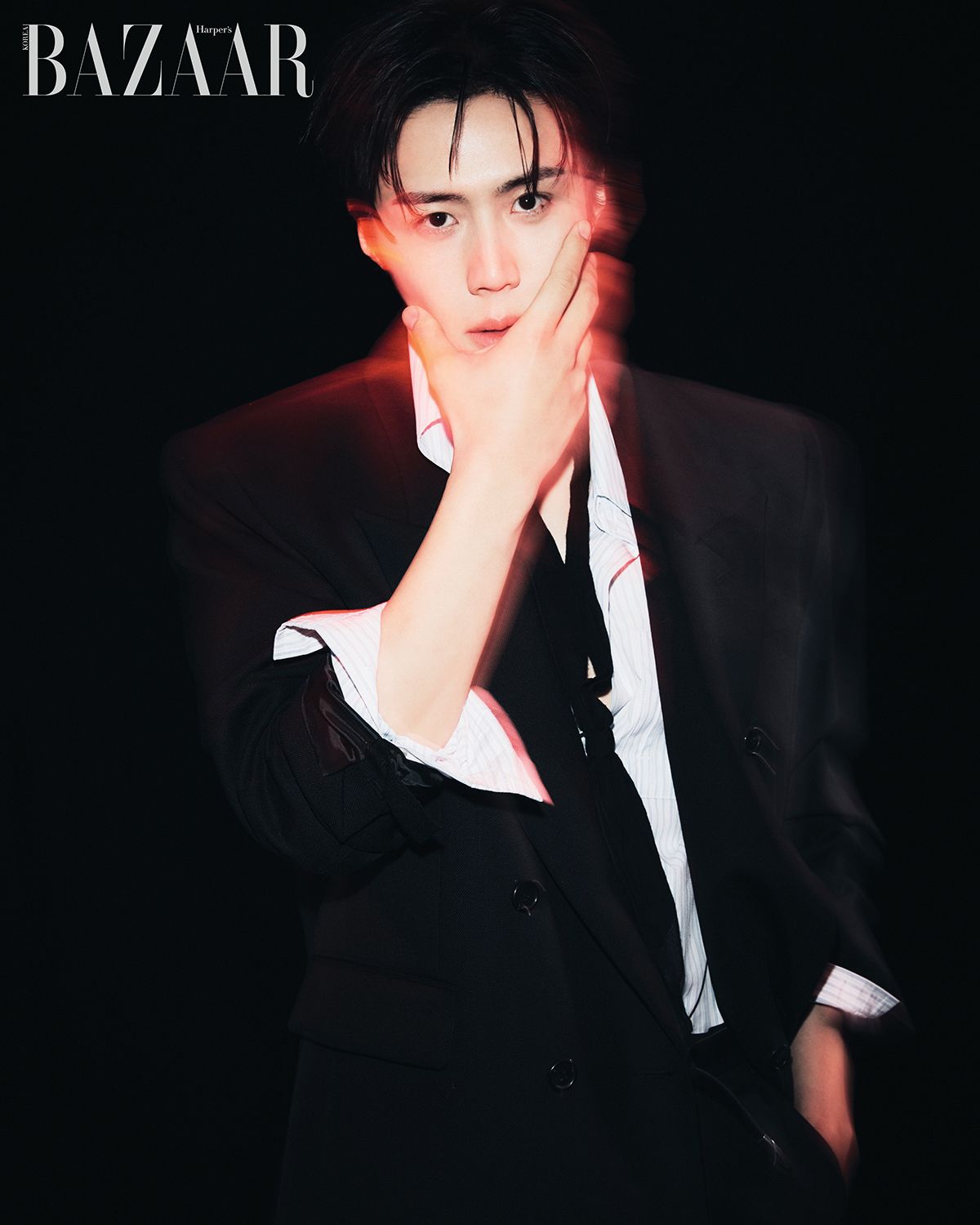 김선호가 입은 재킷, 팬츠는 Carry Over. 셔츠는 Havor. 스카프는 Sain Laurant. 벨트는 스타일리스트 소장품.