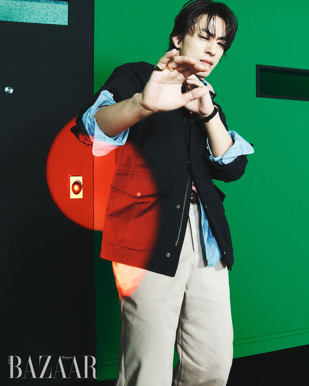 헌팅 필드 재킷은 43만9천원, 샴브레이 워크 셔츠는 21만9천원, 코튼 피케 폴로셔츠는 13만9천원, 헤리티지 치노 팬츠는 25만9천원, 스트라이프 랩 타이는 13만9천원 모두 Brooks Brothers.