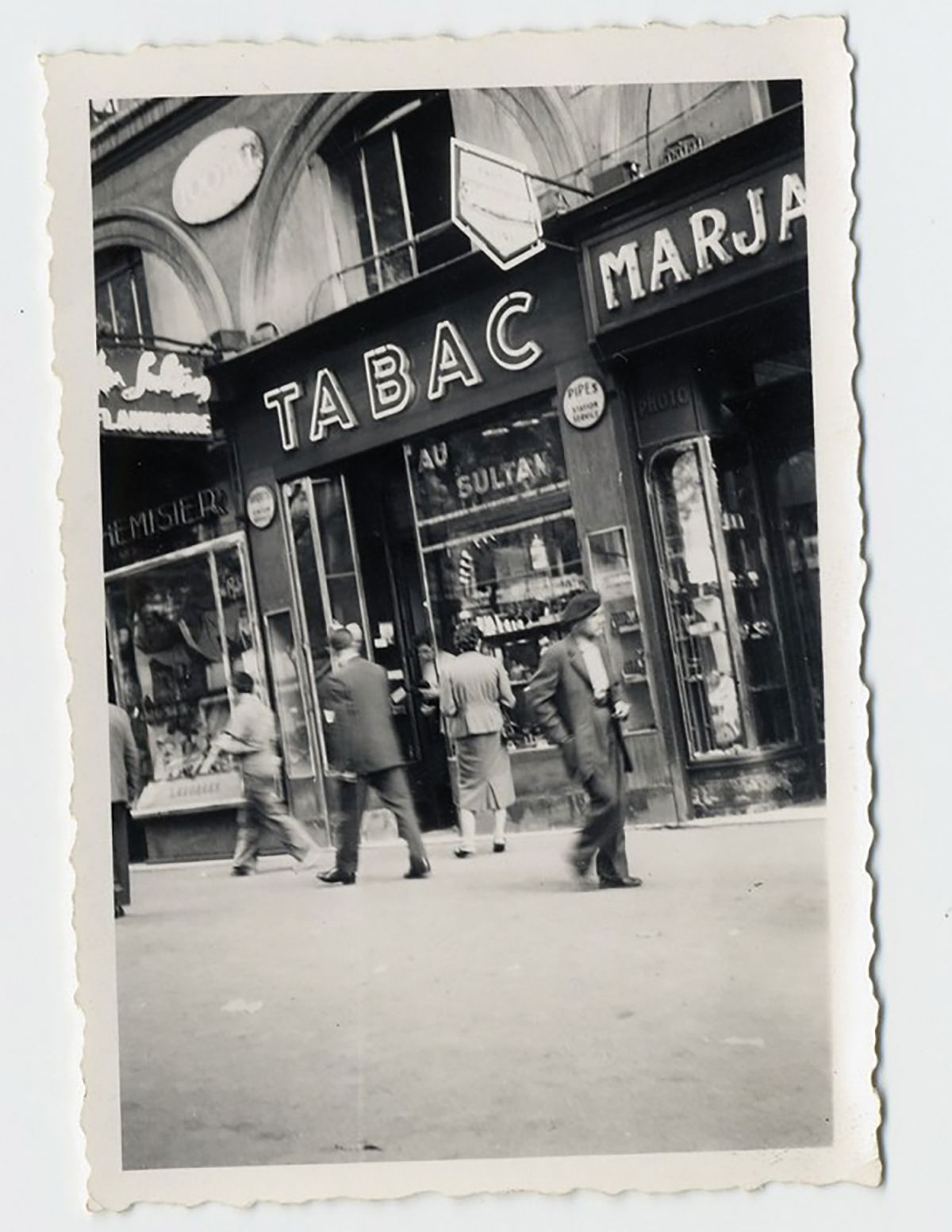 장 카세그랑의 담배 가게 ‘오 술탄’.