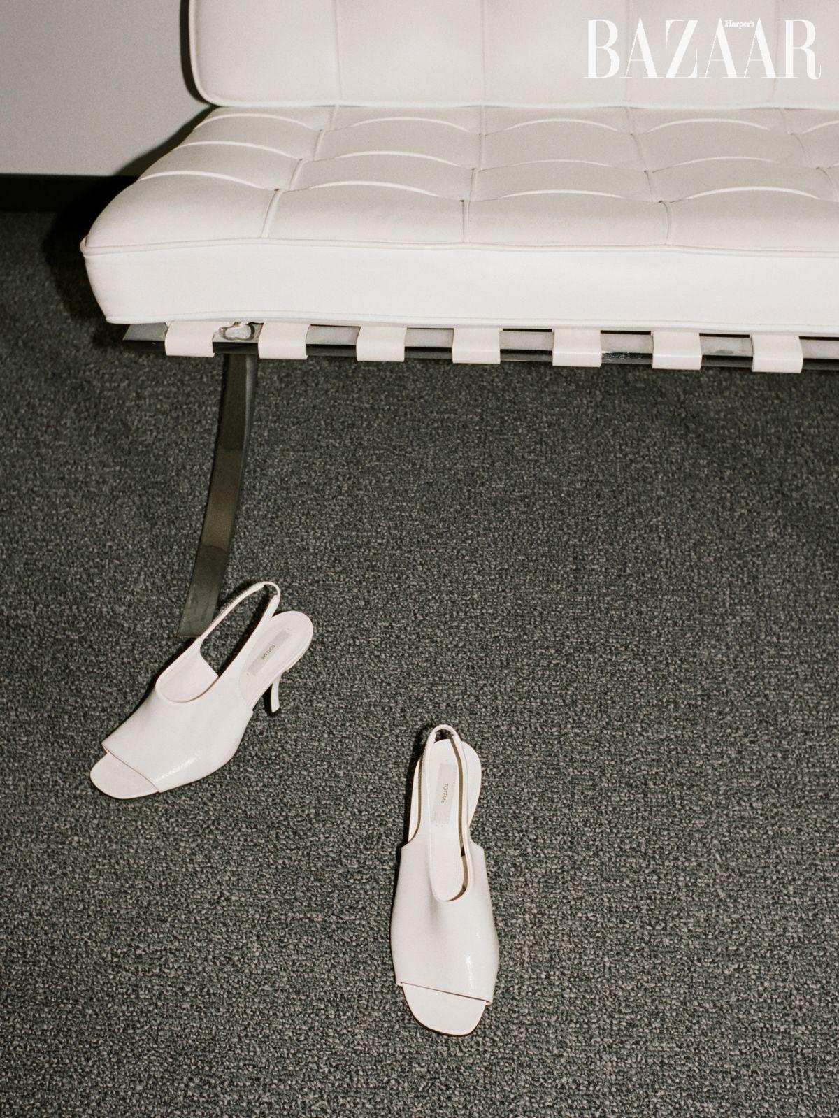 슬링백 힐은 1백18만원 Toteme.