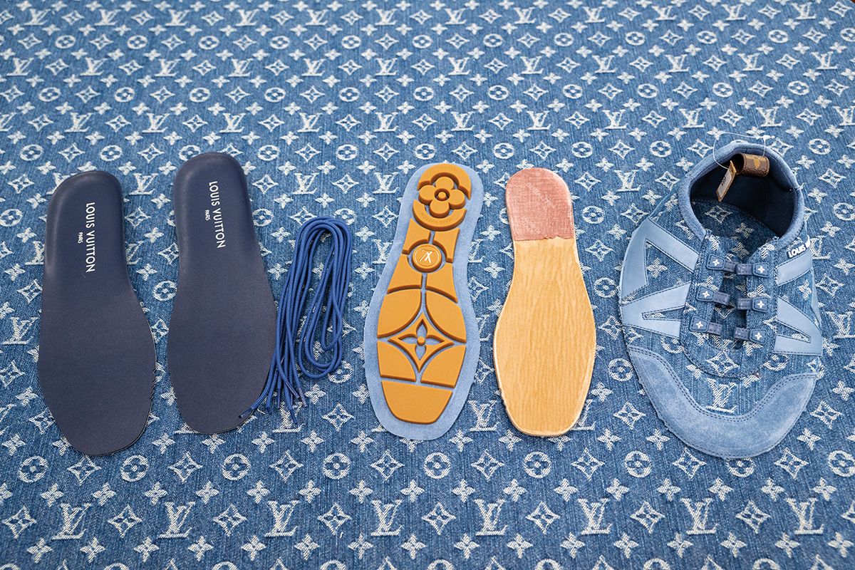 LV 스니커리나를 만드는 재료들.