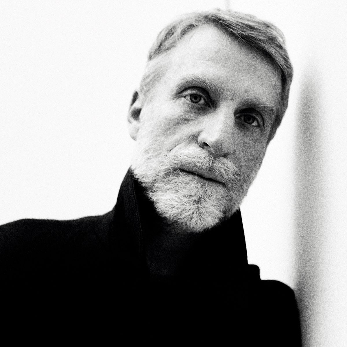 질 샌더의 크리에이티브 디렉터 시모네 벨로티.