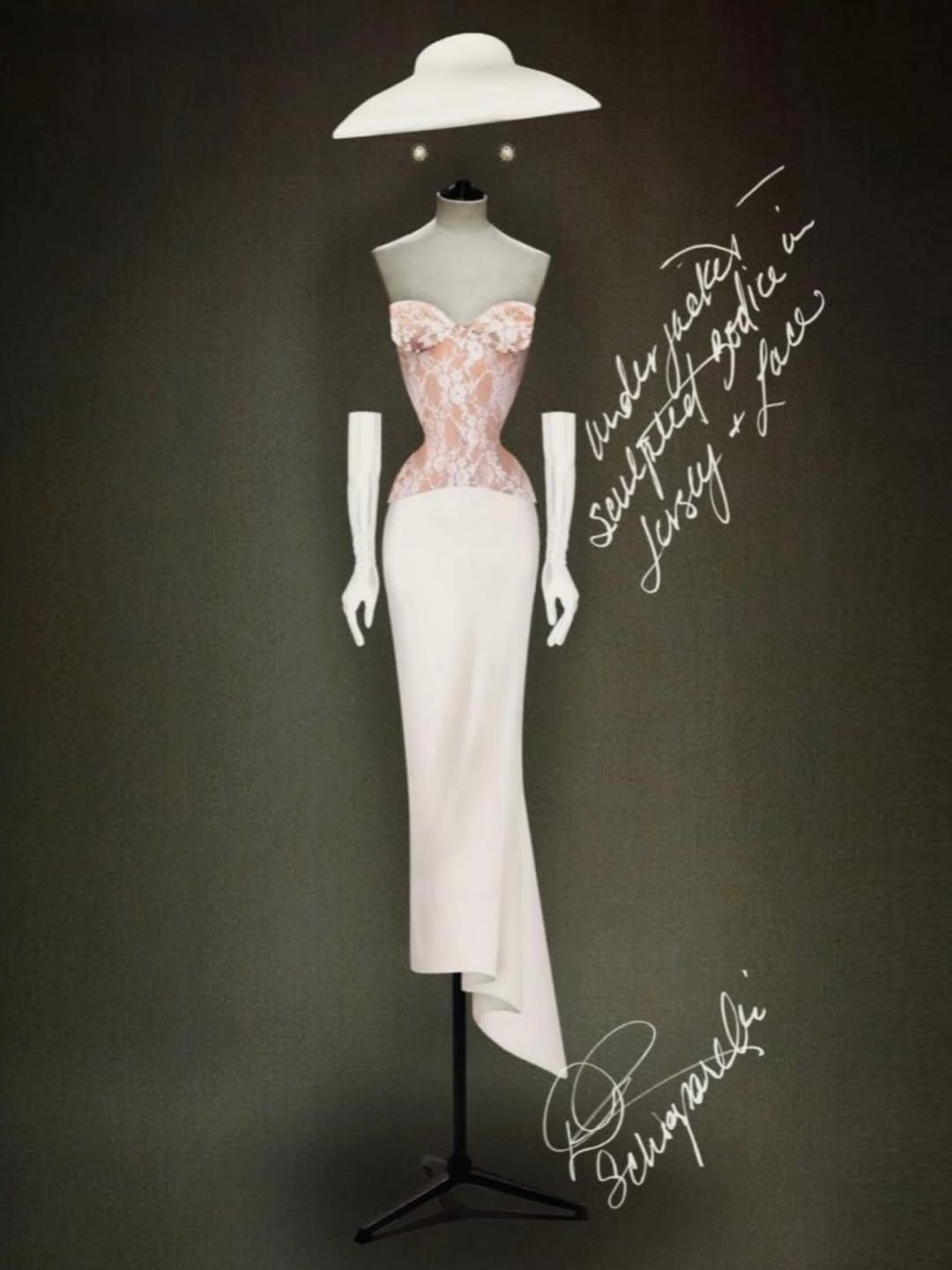 핑크 코르셋과 비대칭 스커트를 더한 커스텀 피스 @Schiaparelli