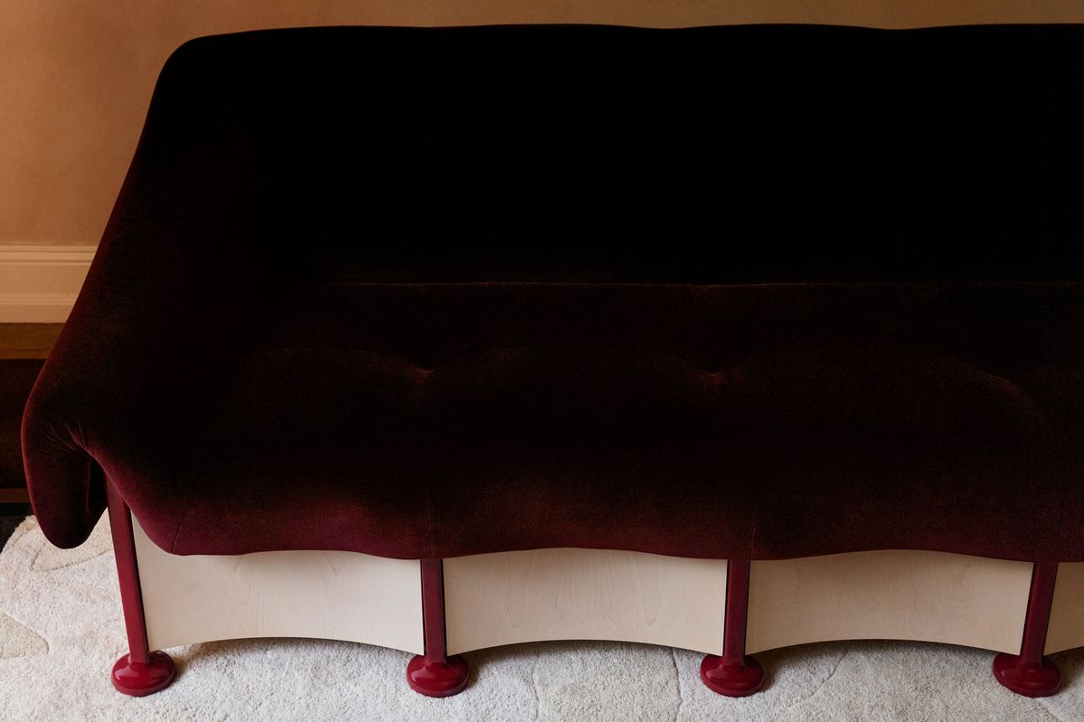 언컬렉티드 소파(The Uncollected Sofa)