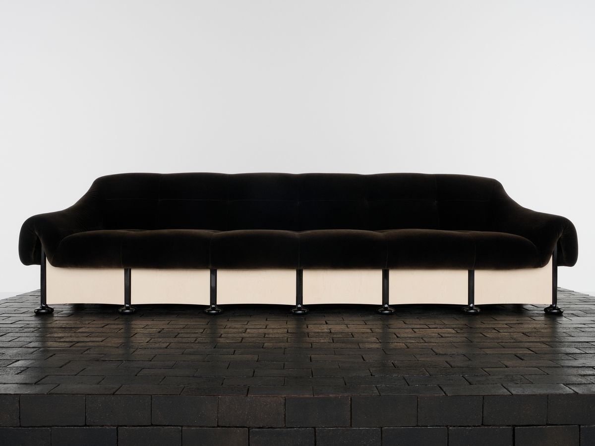 언컬렉티드 소파(The Uncollected Sofa)