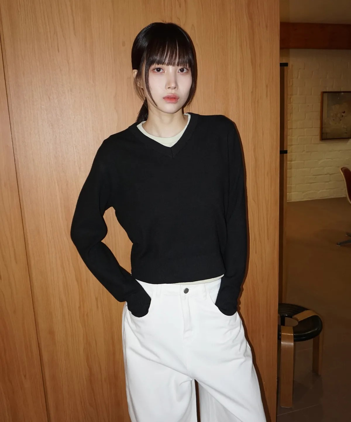 에센셜 무드 크롭 브이넥 니트