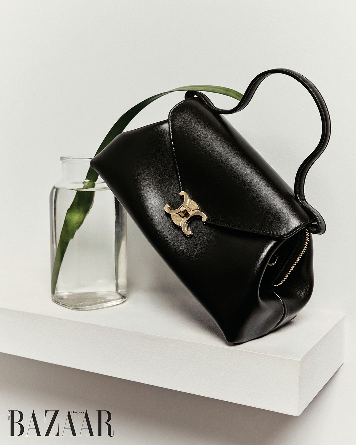 톱 핸들 플랩 백은 5백20만원 Celine.