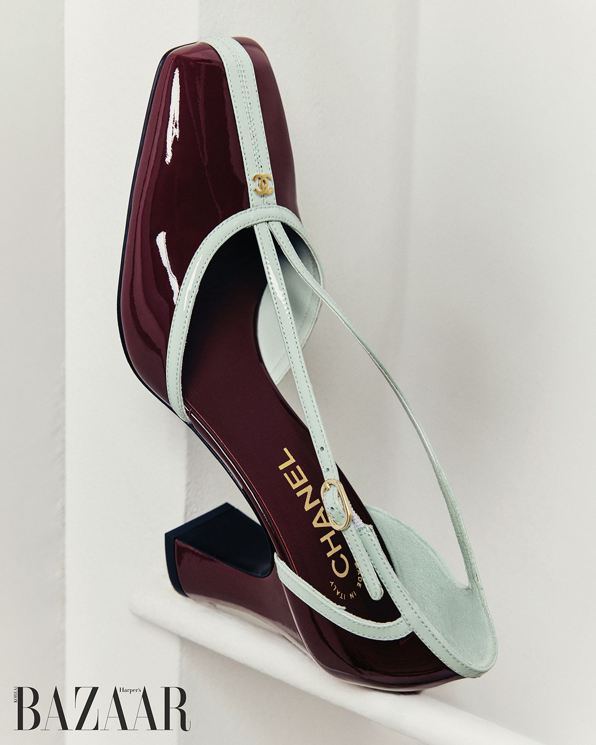 스퀘어 토 펌프스는 Chanel.