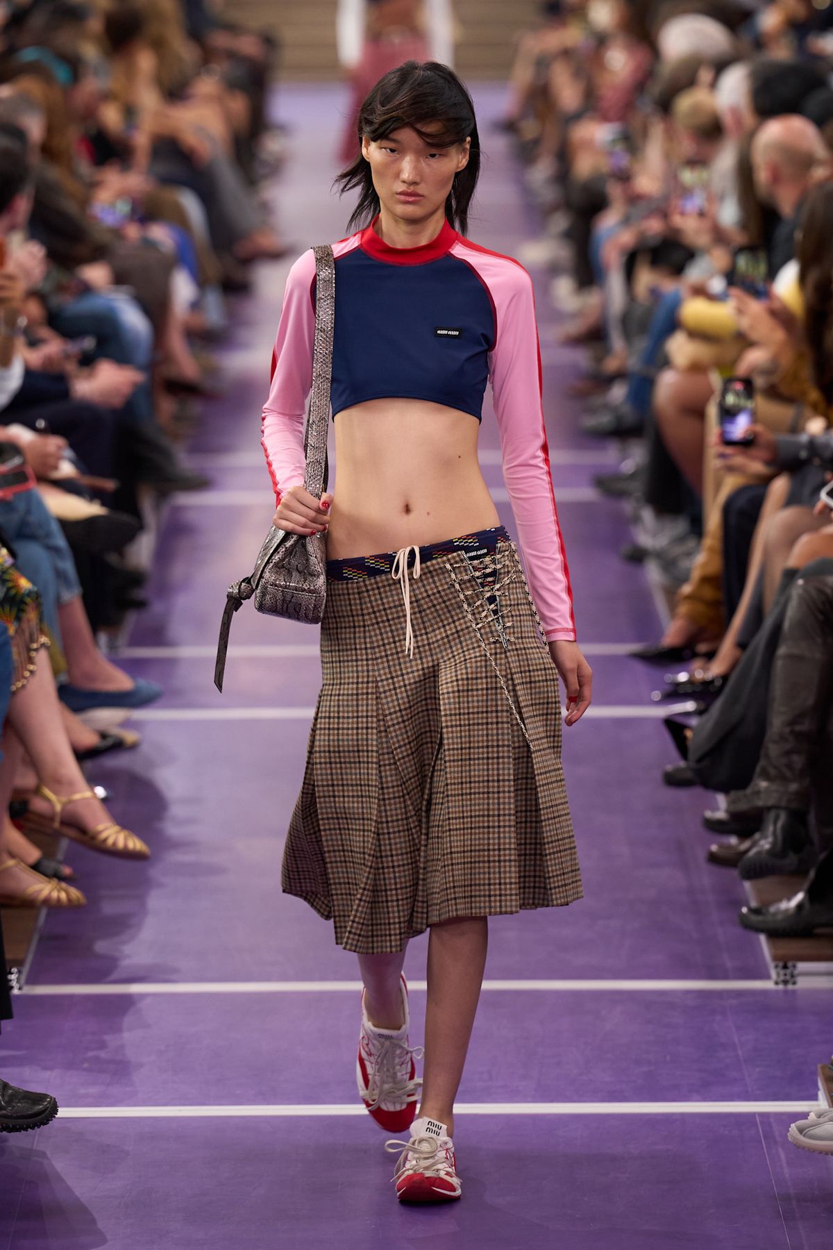 미우미우 2027 S/S 컬렉션 