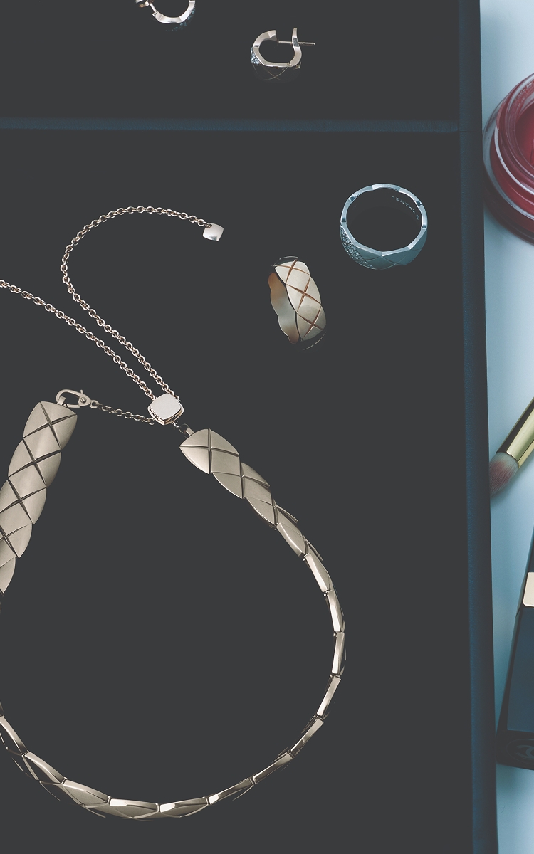 샤넬 J12 워치＆파인 주얼리의 감각적 조화