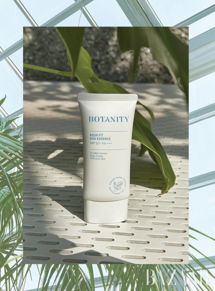 Botanity 아쿠아 핏 선 에센스 SPF50+/ PA++++ 2만4천원.