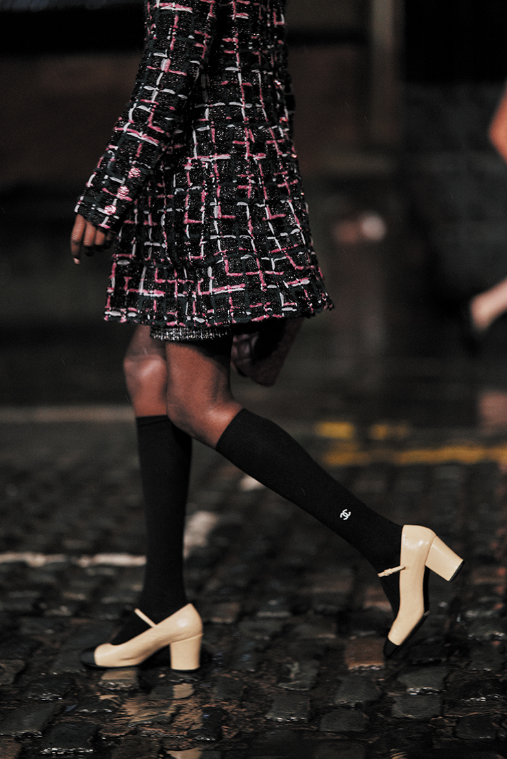 투톤 컬러로 완성된 메리제인 슈즈.