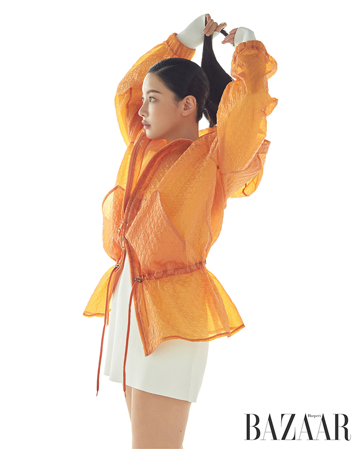 후디 아노락 점퍼는 1백40만원대, 니트 원피스는 1백50만원대 Tod’s.