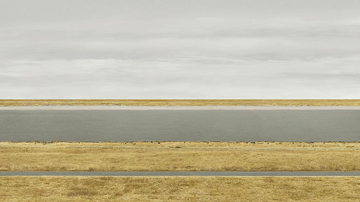 안드레아스 거스키, <라인강 III(Rhein III)>, 2018. ⓒ 안드레아스 거스키, 스푸르스 마거스 제공