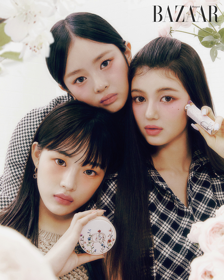 의상과 액세서리는 모두 Dior.