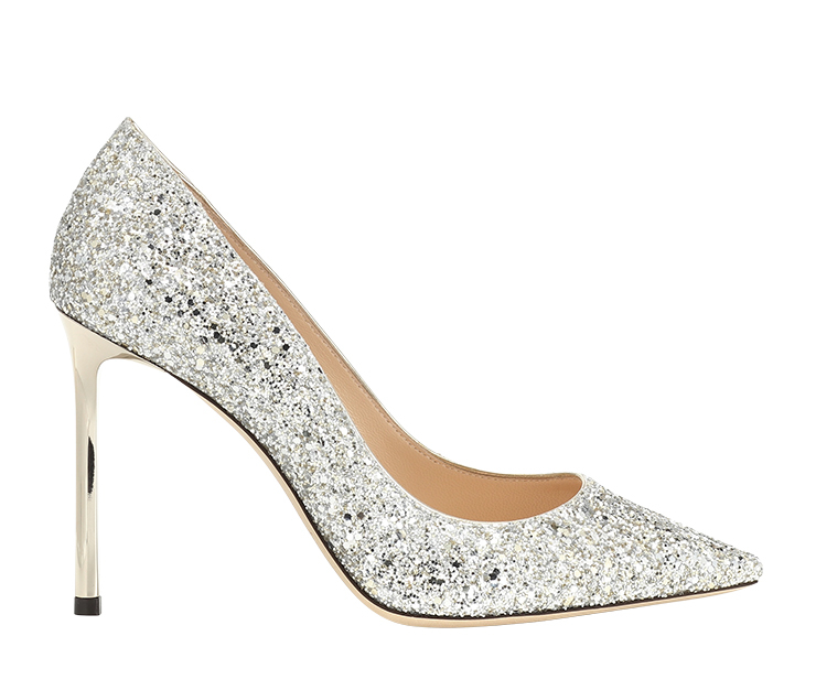 펌프스는 Jimmy Choo.