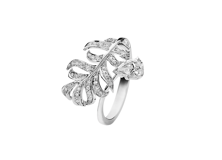 ‘플럼 드 펑’ 반지는 Chanel Fine Jewelry.