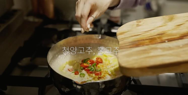 이미지 출처: 유튜브 채널 <걍민경>