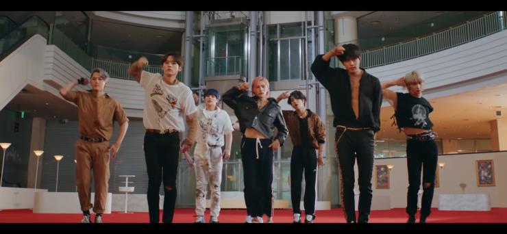 스트레이 키즈 'Back Door' MV 