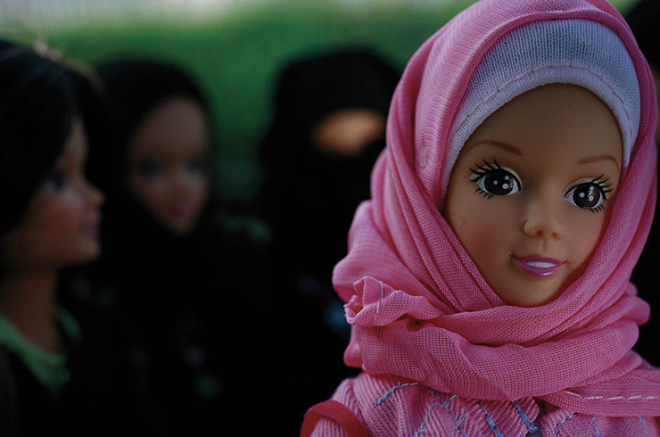 Boushra Almutawakel, <Fulla-The Look V>, 2010.