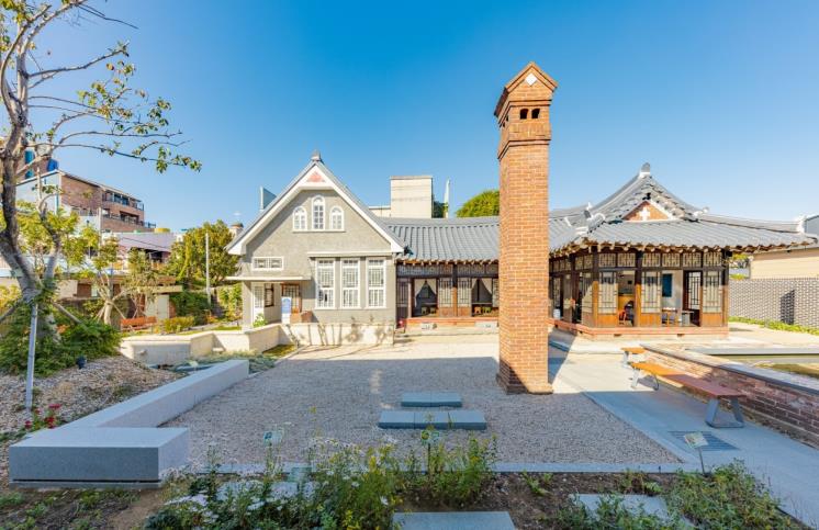 한국식, 서양식, 일본식 건축 양식이 섞인 동구인문학당 (c)동구인문학당