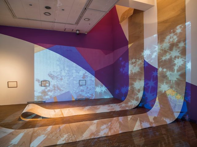 전소정, ‘부바 키키’, 2018, 혼합매체 가변크기 부분.