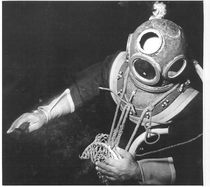  1958-1959년 씨마스터 워치 300을 착용한 다이버 알랭 줄리앙.