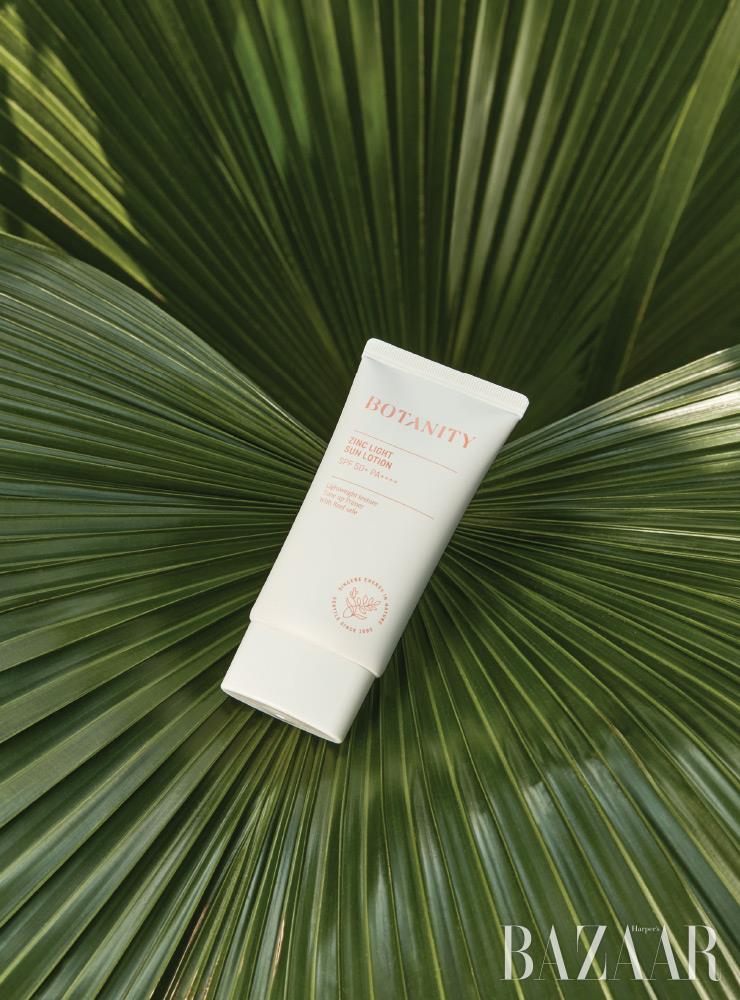 Botanity 징크 라이트 선로션 SPF50+/ PA++++ 2만4천원.