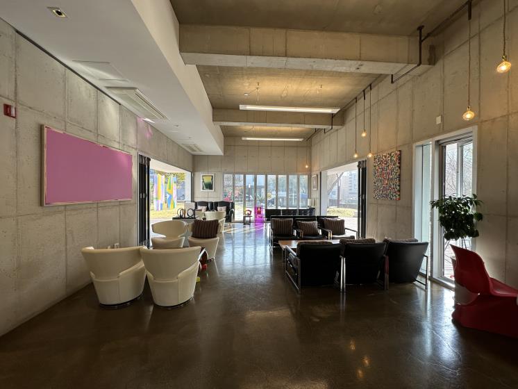 개방감 좋은 미술관 카페