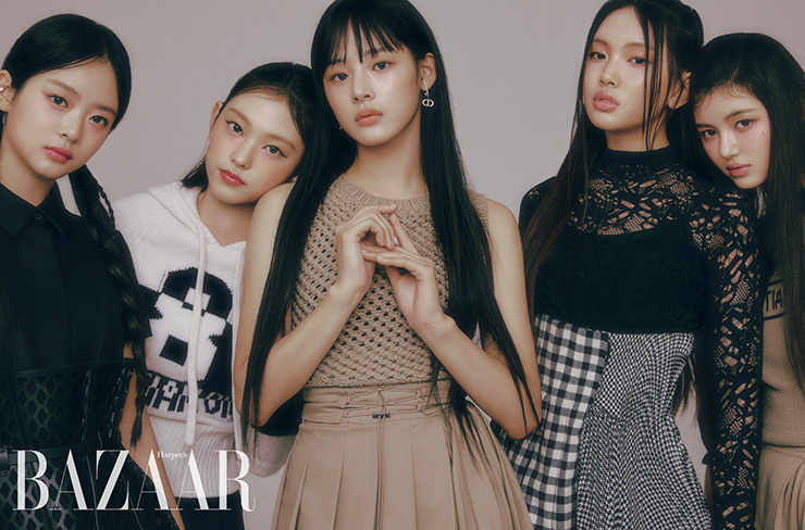(왼쪽부터) 하니가 입은 드레스, 뷔스티에, 해린이 입은 후드 스웨터, 롱 트렌치 스커트, 민지가 입은 니트 톱, 트렌치 스커트, 귀고리, 혜인이 입은 레이스 톱, 체크 스커트, 다니엘이 입은 후드 스웨터, 롱 트렌치 스커트는 모두 Dior.