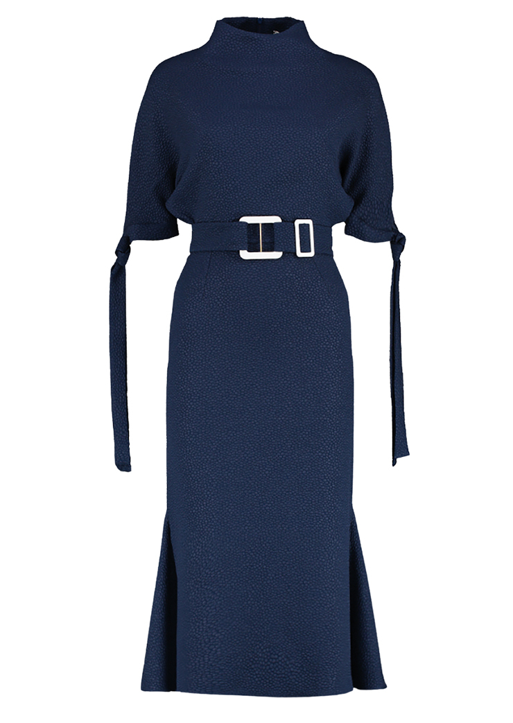 드레스는 Edeline Lee.